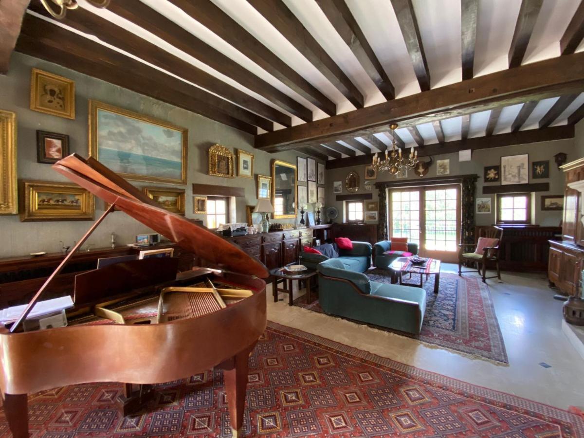 Maison Des Arts Francueil מראה חיצוני תמונה